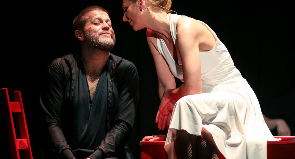 LOVESHAKE: AZ ÉLET ÖSSZERÁZ